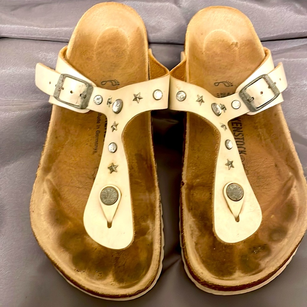 Gently worn  Birkenstock Gizeh with embellishment!